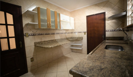 Casa à venda com 4 quartos, sendo 1 suíte,  em Residencial Samambaia, São Carlos, SP