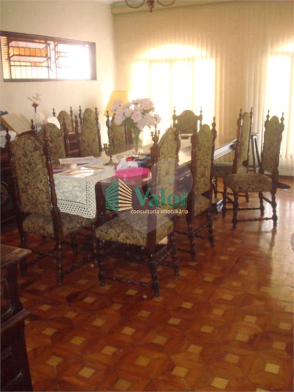 Casa com Edícula