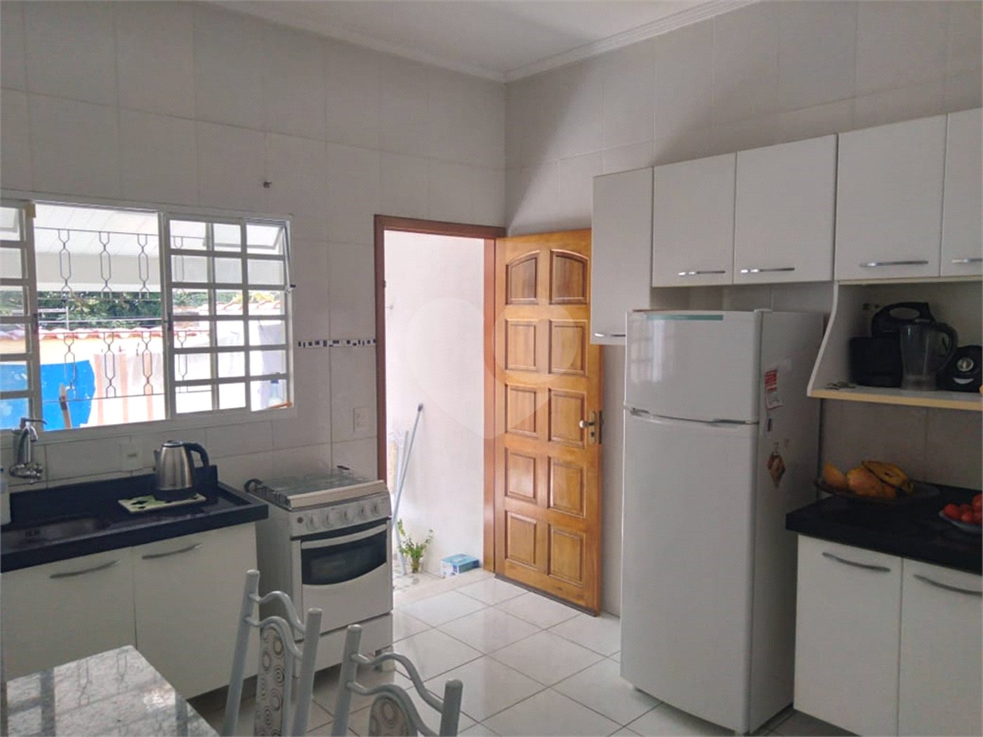 Sobrado espaçoso e bem localizado
