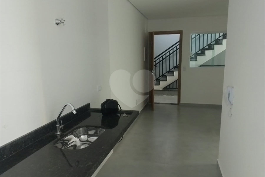 Apartamento Novo com 2 Dormitórios, Elevador na Vila Gustavo. Aceita Pet.