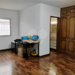 Espaçosa casa à venda na Vila Mascote