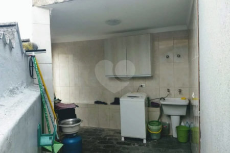 CASA TÉRREA À VENDA NA MOOCA - COM PORTEIRA FECHADA.