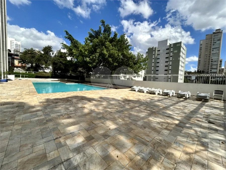 Apartamento de 105 m2, 3 dorms, 2 vagas livres em Perdizes