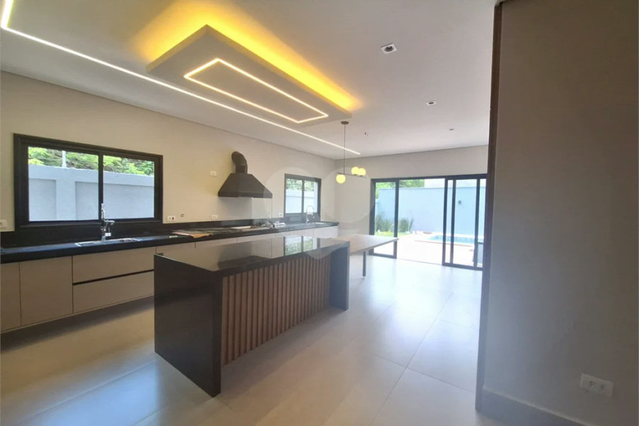 Casa NOVA com 03 suítes , piscina e condomínio com lazer completo!