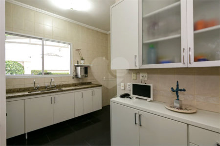 Casa à venda ou para alugar com 5 quartos, sendo 3 suítes, no condomínio Villa Florida, São Paulo - SP