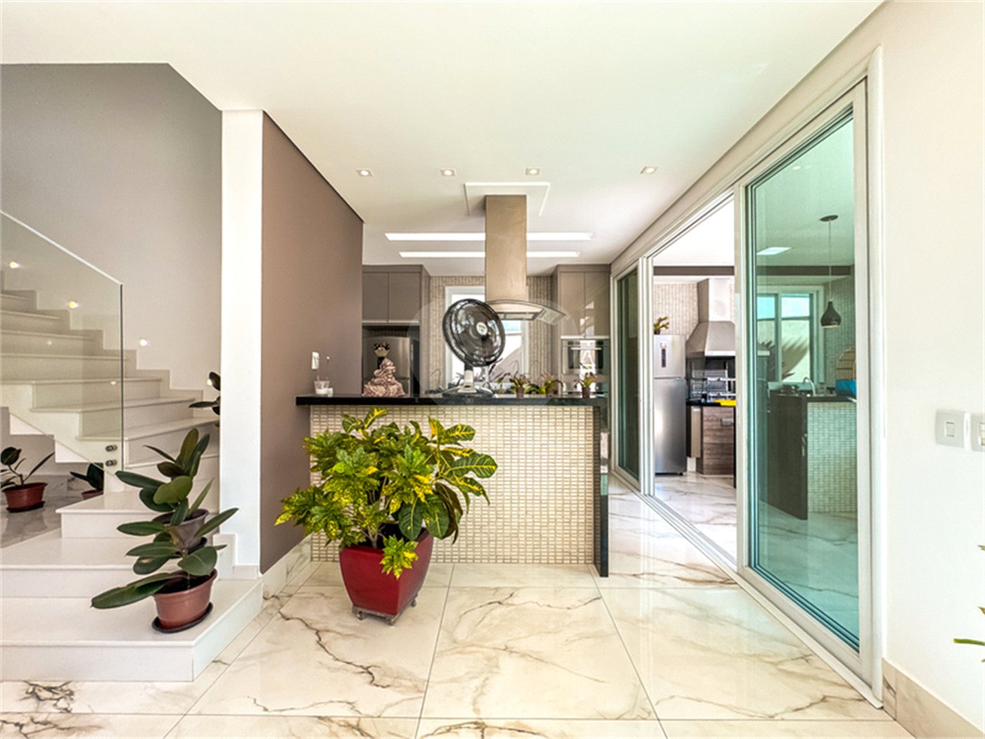 Sobrado à venda em Itupeva – 421,80 m² de terreno – 254,28 m² de área construída – 3 dormitórios – 4 banheiros – 4 vagas de garagem