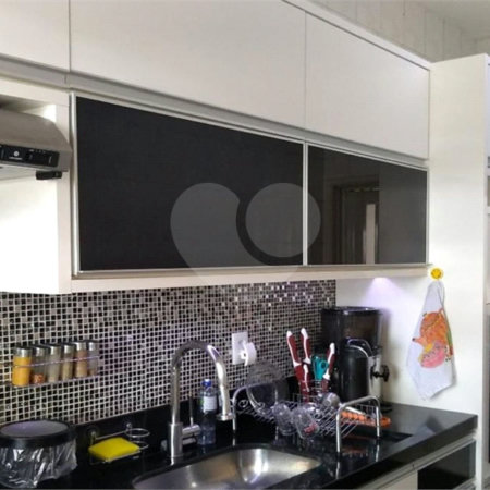 Apartamento com três dormitórios no Bom Retiro.