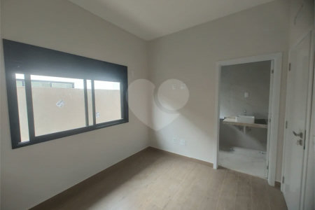 Casa exclusiva em Atibaia de alto padrão com 3 suítes, piscina, espaço gourmet, condomínio fechado, aceita financiamento