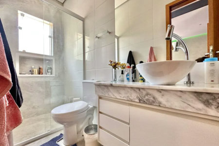 Magnífica Casa Contemporânea na Fazendinha - 4dorms | 3 Suites | Gourmet, piscina, lareira, hóspedes, escritório! Muito Verde e Tranquilidade em um dos melhores condominios da Região .