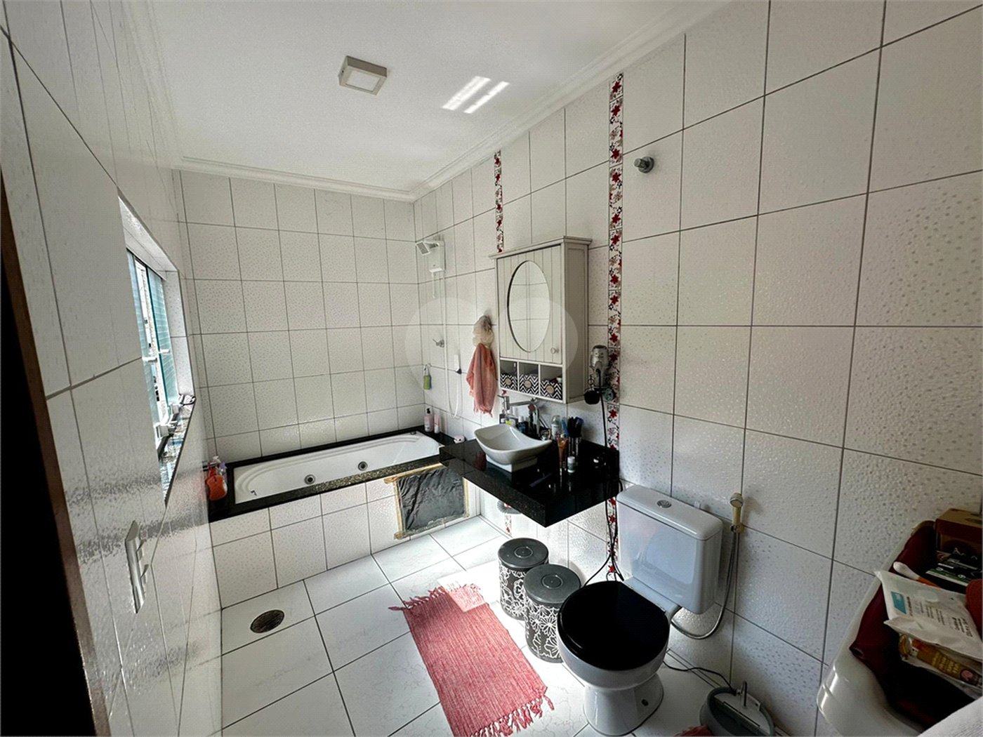 Casa com Piscina e Churrasqueira | 2 Suítes | Edícula | 3 Vagas | 275m²