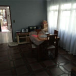 Ótimo sobrado, com amplo espaço interno (127m2), possuindo 03 dormitórios (01 suíte),