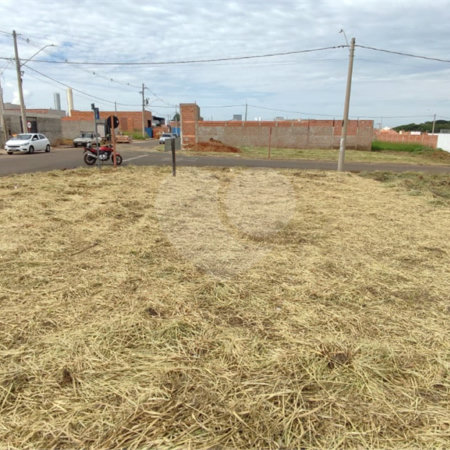 Terreno à Venda em São Carlos, no bairro Jardim Embaré