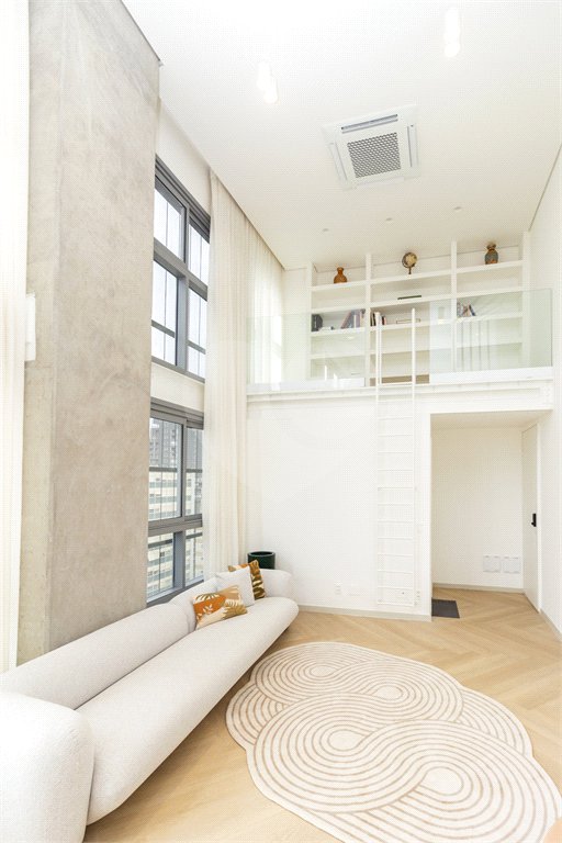Duplex com 159m² à venda com 2 suítes, 1 dormitório, 1 escritório e 2 vagas de garagem nos Jardins