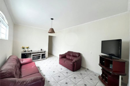 Casa à Venda no Santa Felicia, São Carlos | 2 Dormitórios | Pronta para Morar com Total Conforto