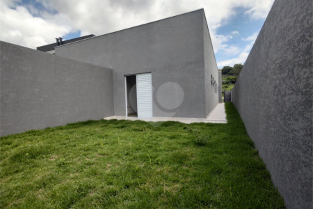 Casa térrea em Atibaia com 3 suítes, sala 2 ambientes, 2 vagas garagem, excelente localização, pronta para morar