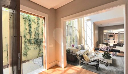 Casa impecável em terreno de 546m2