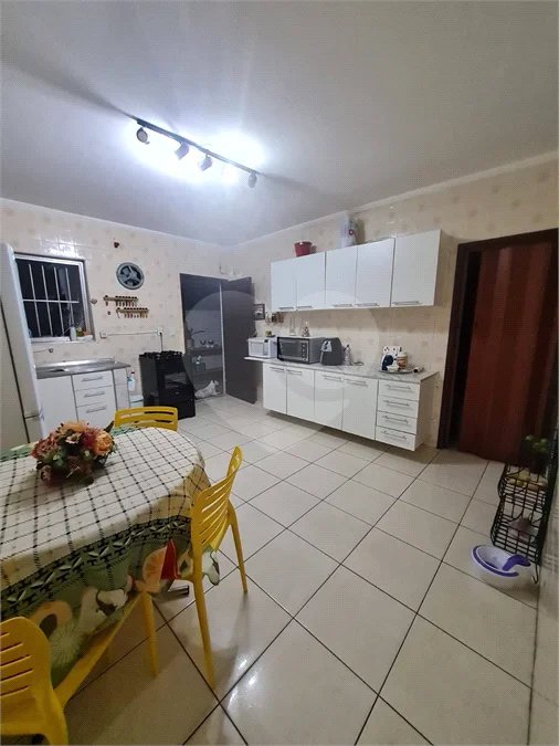 Casa com 183m², 3 dormitórios, 2 vagas, à venda em Santo André