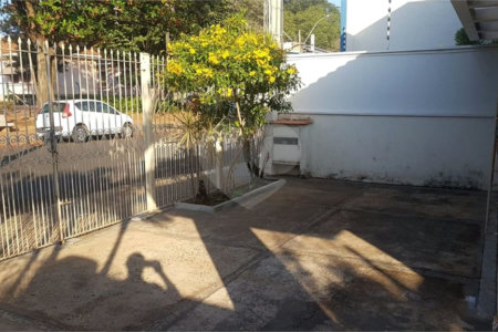 Casa térrea para venda em Araraquara/SP.