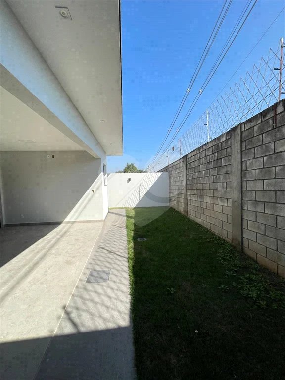 Casa à venda com 3 quartos, sendo 1 suíte,  em Portal do Bosque, Louveira, SP