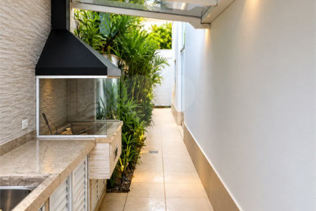 Mansão de 800 m² no Swiss Park, em São Bernardo do Campo, com 4 suítes, piscina, área gourmet, sauna e lazer completo em condomínio de alto padrão.