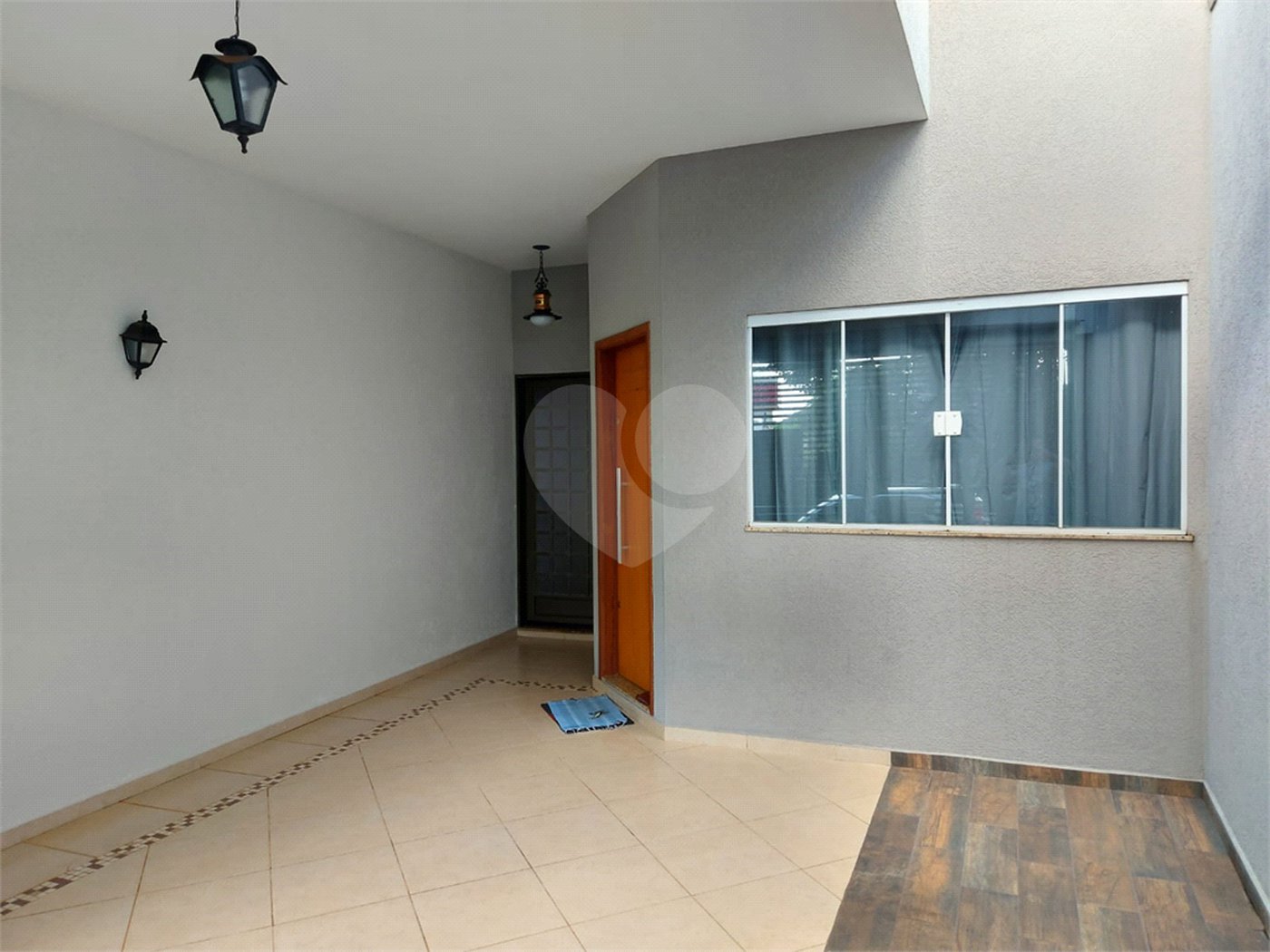 Casa Térrea com 2 dormitórios, sendo 1 suíte.