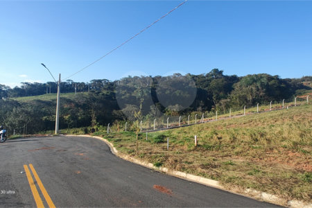 Terreno em Atibaia com 360 m² condomínio fechado com ampla área de lazer