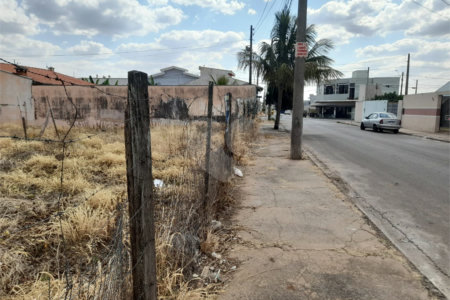 Terreno à Venda no Jardim Embaré - São Carlos