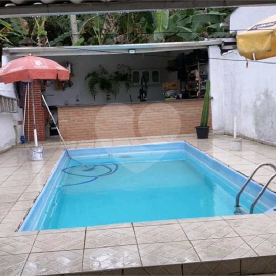 Excelente Casa térra com 151m² e 3 dormitórios, localizado nas Palmeiras, Caraguatatuba.