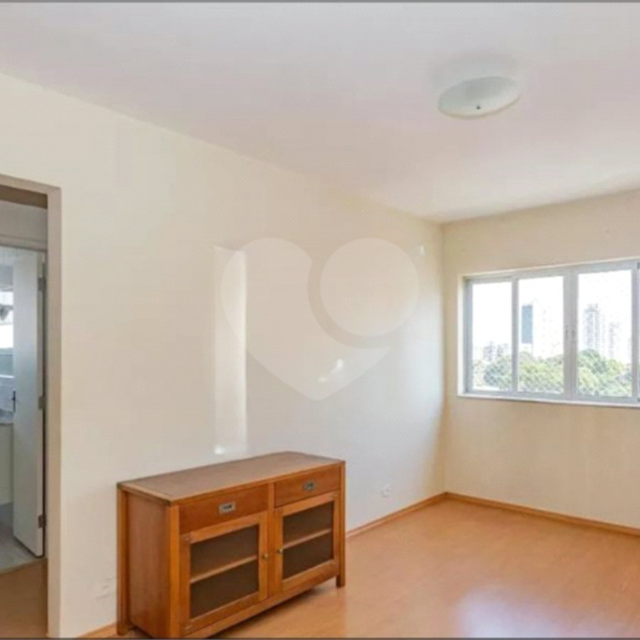 Apartamento a venda 1 dormitório e vaga na Aclimação Sp