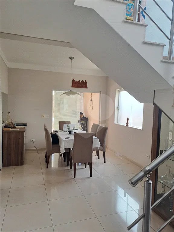 Linda Casa 3 dormitórios com piscina - R$ 950.000,00