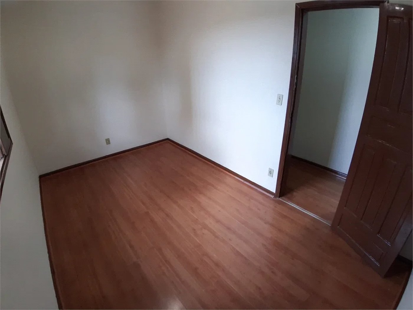 Sobrado à venda com 4 quartos, sendo 1 suíte, em Vila Gomes, São Paulo, SP