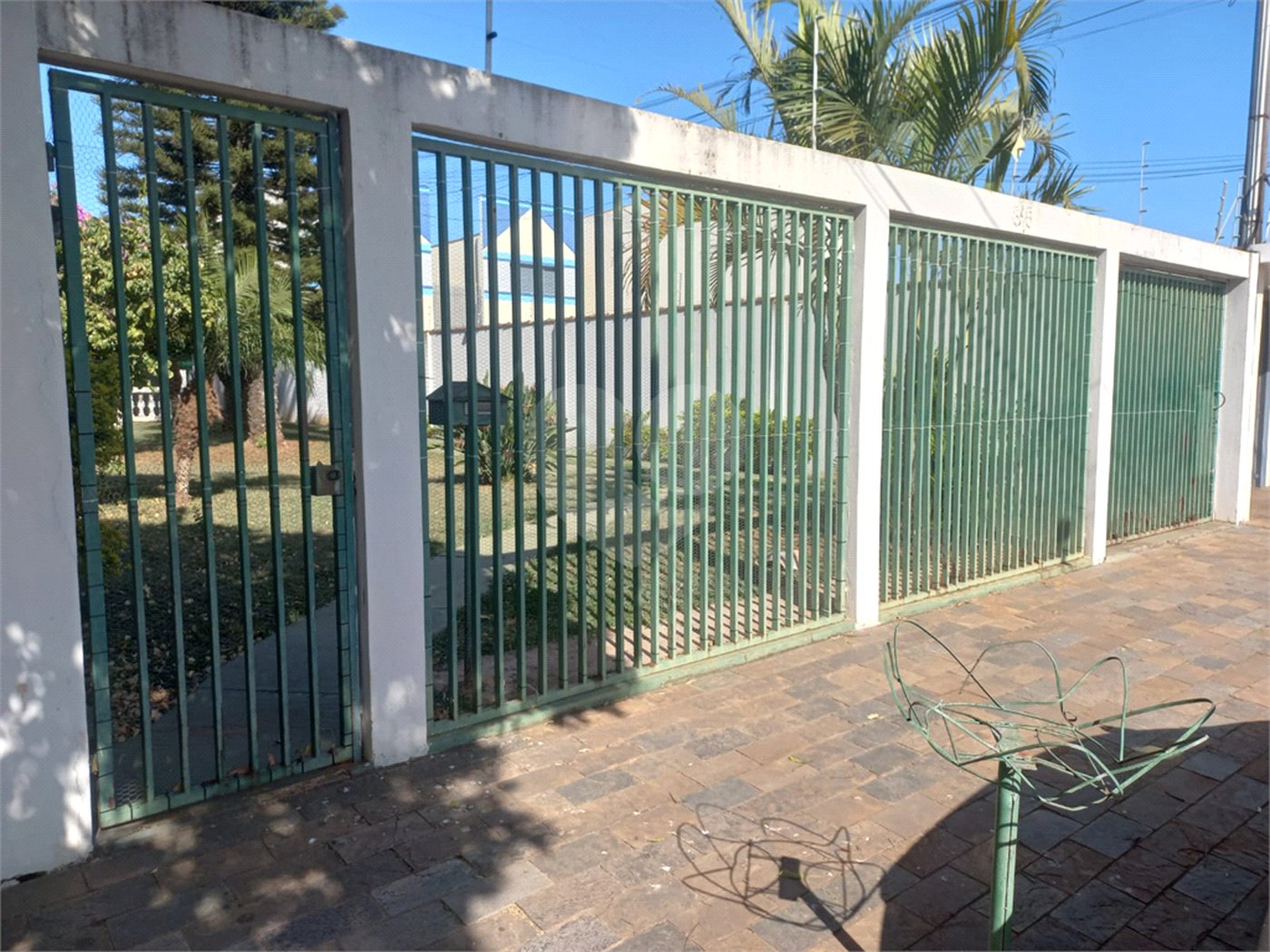 Casa térrea para venda ou locação no Parque Estancia Suíça.