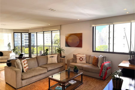 Higienópolis: Apartamento de 350 m2, 4 suítes, 5 vagas.