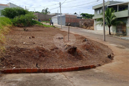 Terreno com 251,00 m² .