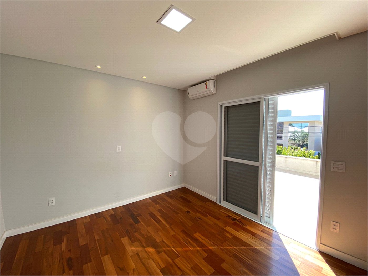 Casa com alto padrão de acabamento para venda no Condomínio Montreal.
