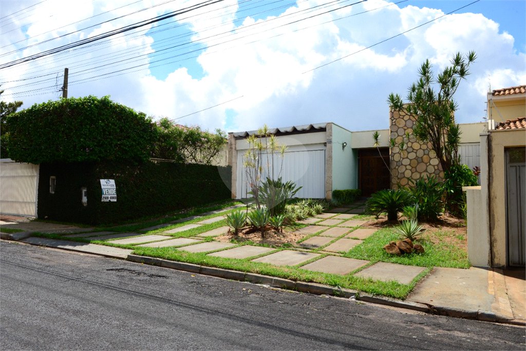 Casa térrea em Araraquara/SP.