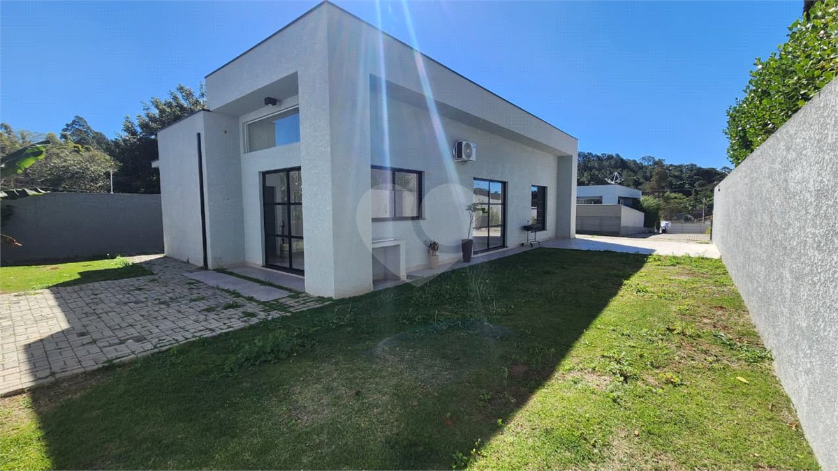 Casa para alugar com 3 quartos, sendo 1 suíte, no condomínio Chácaras Brasil, Atibaia - SP