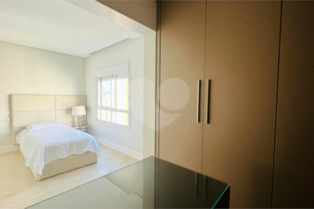 Apartamento à venda com 3 suítes em Campo Belo, São Paulo, SP