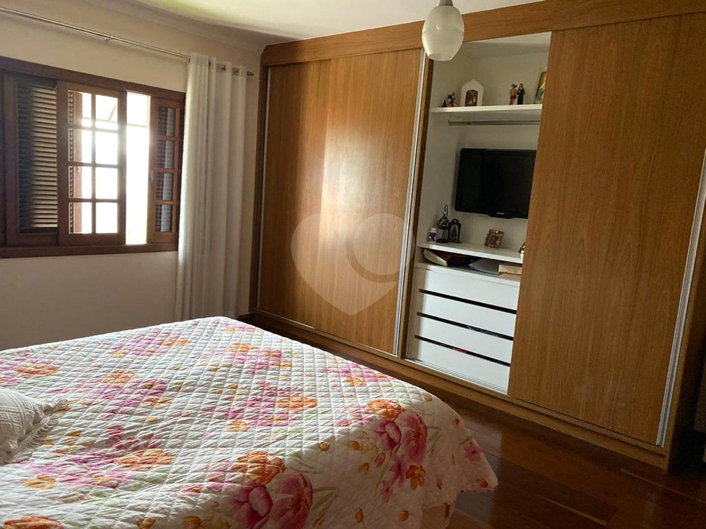 Casa à venda com 4 quartos, sendo 1 suíte, no Centro, Bom Jesus dos Perdões, SP