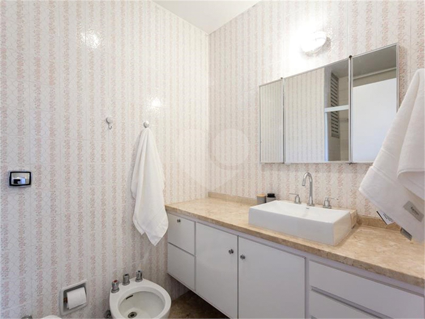 Apartamento à venda com 4 quartos, sendo 1 suíte, em Vila Olímpia, São Paulo, SP