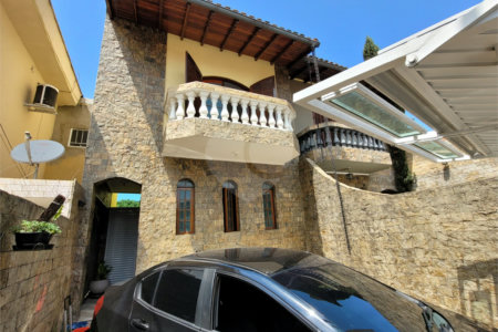 Sobrado à venda com 3 quartos, sendo 1 suíte, em Vila dos Remédios, São Paulo, SP