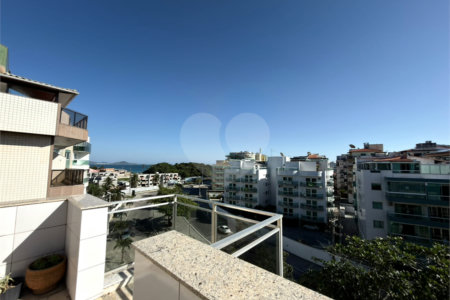 Cobertura à venda com 3 quartos, sendo 1 suíte, em Passagem, Cabo Frio, RJ