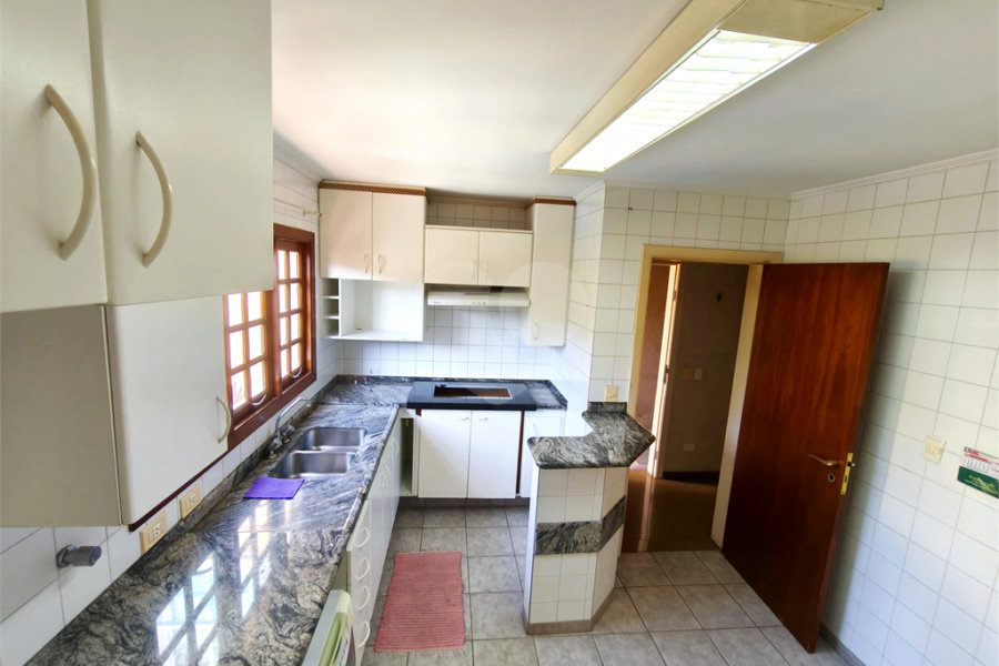 Casa à venda com 3 suítes no condomínio Jd Itatinga, São Paulo - SP