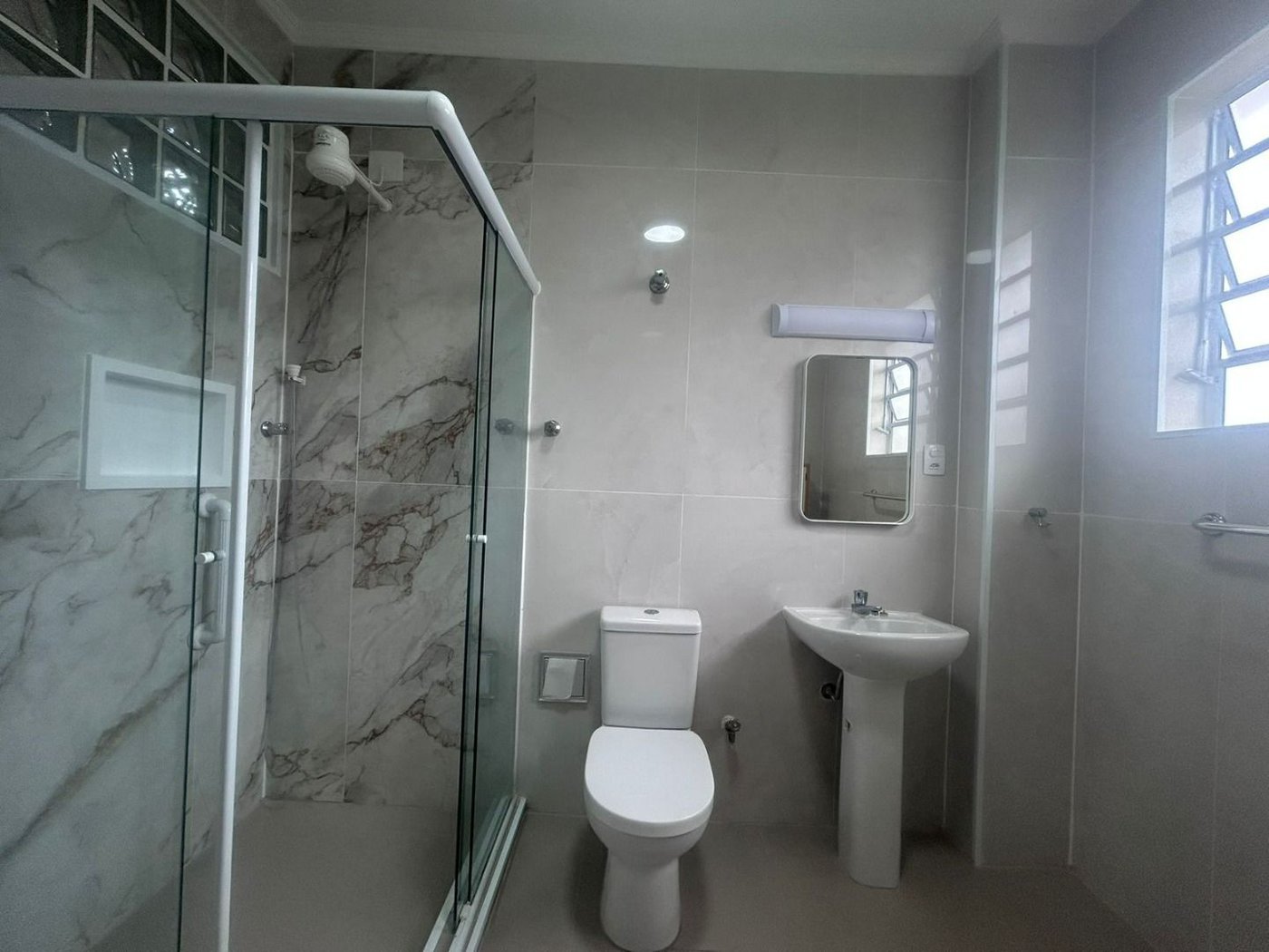 Casa com 2 dormitórios para alugar, 120 m² por R$ 5.000,00/mês - Encruzilhada - Santos/SP