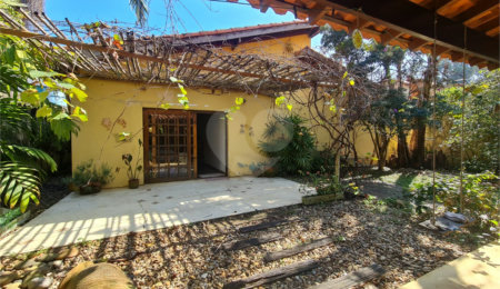 Casa Térrea à venda com 4 quartos, sendo 2 suítes,  em Interlagos, São Paulo, SP