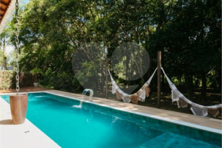 Casa à venda com 5 quartos, sendo 4 suítes, no condomínio Figueira Garden, Atibaia - SP