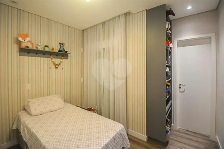 Espaço, conforto e uma localização privilegiada fazem deste apartamento mobiliado no Baeta Neves, em São Bernardo do Campo, uma excelente opção para seu novo lar. Com 118 m², três dormitórios e quatro banheiros, o imóvel oferece ambientes amplos para acomodar a família e receber amigos com comodidad