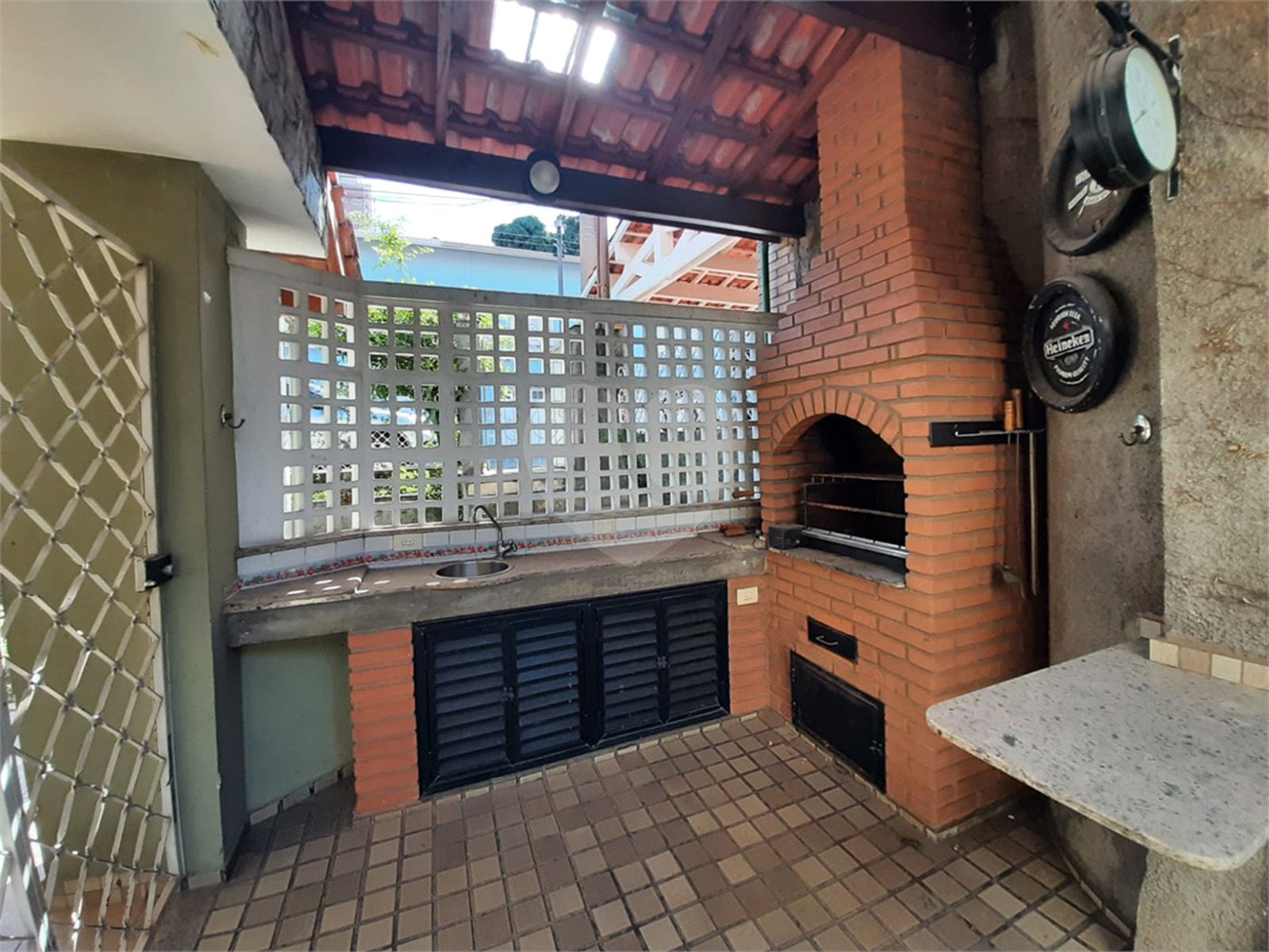 Casa à venda ou para alugar com 3 quartos, sendo 2 suítes, no condomínio Chácara das Rosas, São Paulo - SP