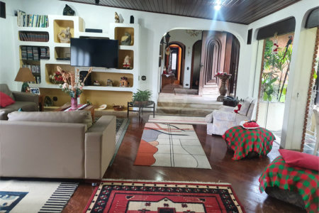 Casa à venda com 4 quartos, sendo 1 suíte, em Interlagos, São Paulo, SP