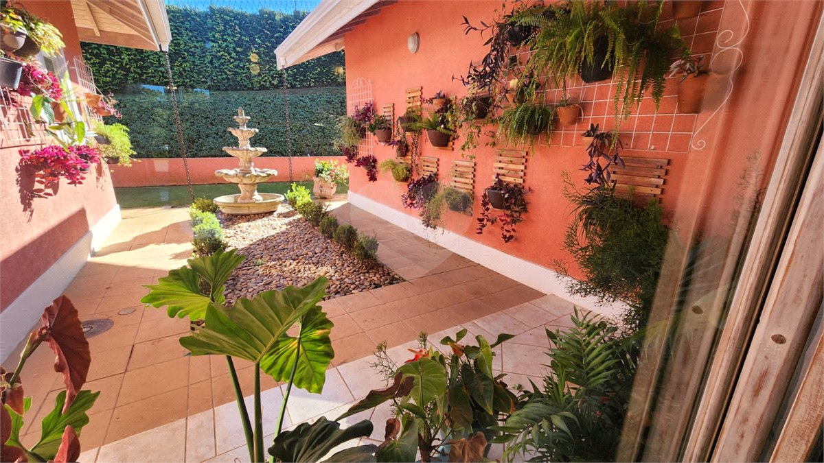 Casa à venda com 4 quartos, sendo 2 suítes, no condomínio Residencial Jardim Primavera, Louveira - SP